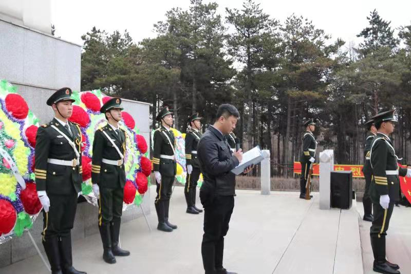 长春科技学院举办清明节祭扫革命烈士陵园活动