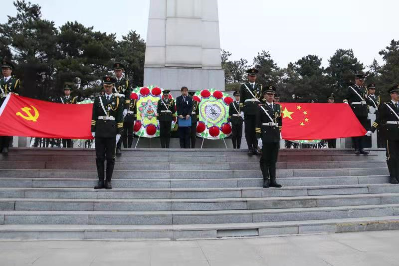 长春科技学院举办清明节祭扫革命烈士陵园活动
