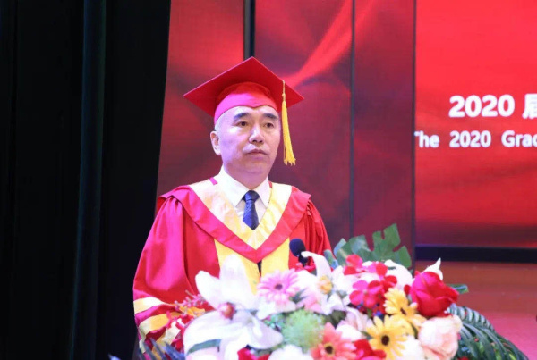 长春科技学院举行毕业典礼，校长寄语毕业生践行“崇德至善、笃学强能”