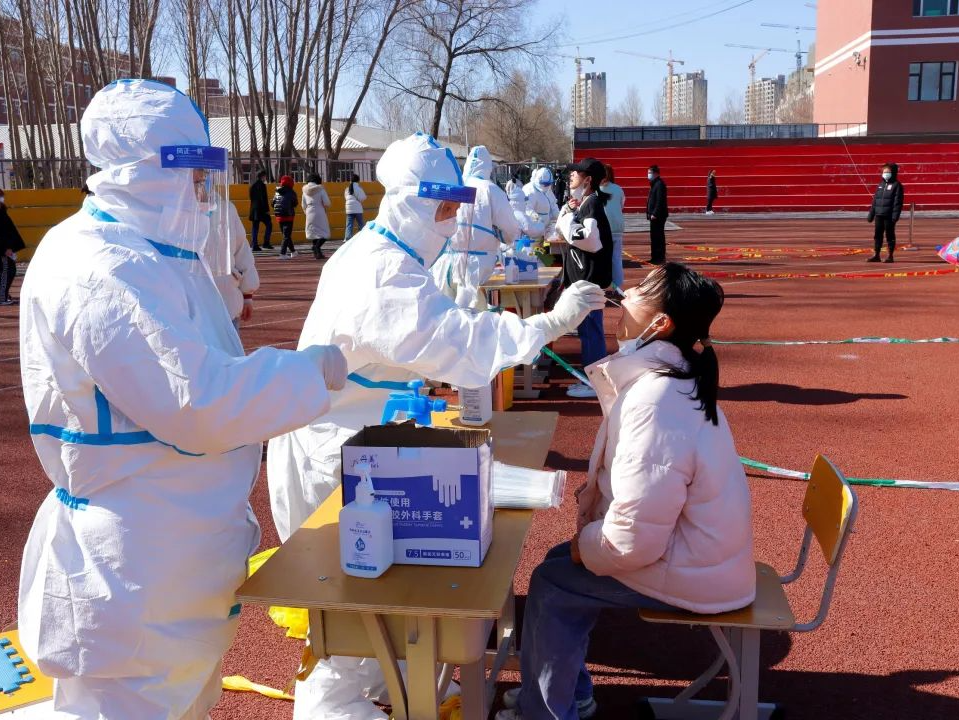长春科技学院组织进行多轮核酸检测工作