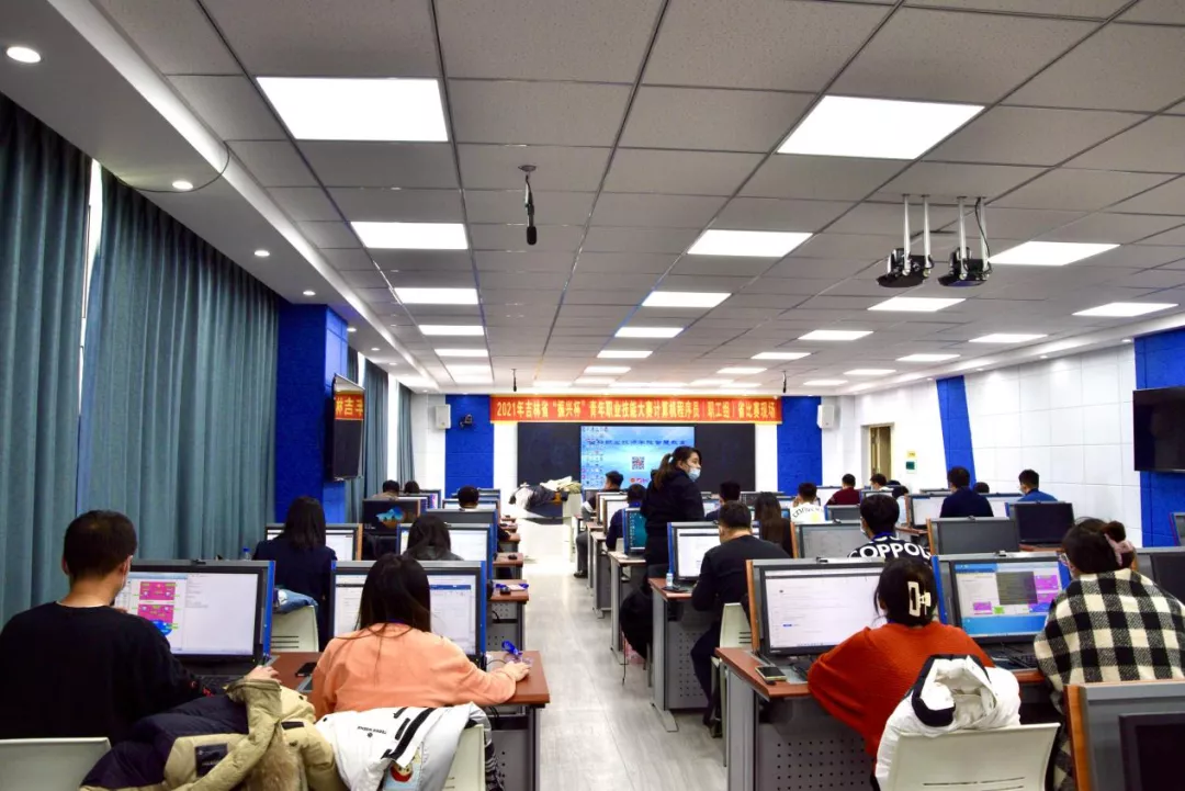 长春科技学院教师在2021年“振兴杯”吉林省青年职业技能大赛职工组竞赛中获得第一名