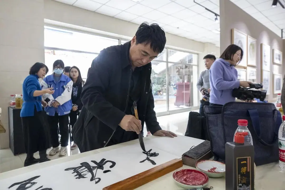 长春科技学院：艺术润心，文化铸魂——艺术家进高校活动